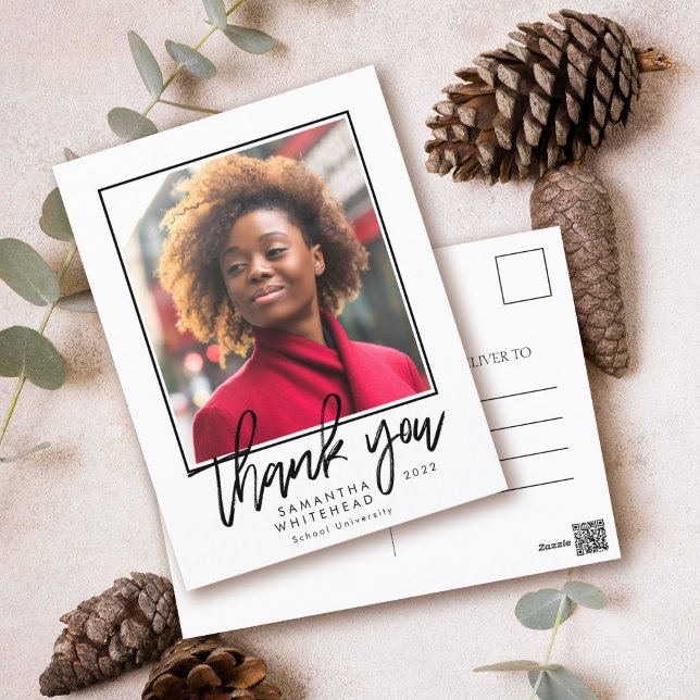 Cartão Postal Graduação Moderna 2022 Photo White Obrigado (Modern postcard chalk style script with photo perfect for a graduate to thank everyone.)