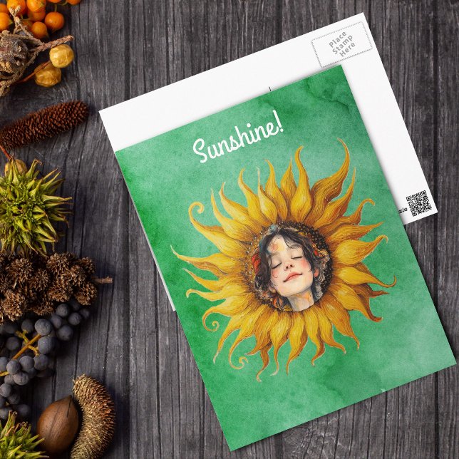 Cartão Postal Grande Girassol Amarelo Com Rosto De Menina em Ver (Glowing yellow sunflower with girl's face in the center on watercolour look green postcard.)
