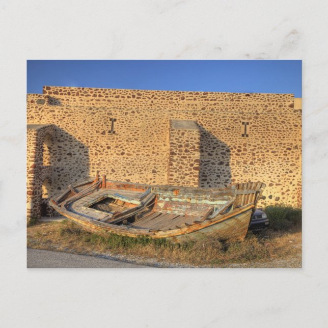 Cartão Postal Grécia, Santorini, Oia. Navio de pesca velho a sec (Frente)