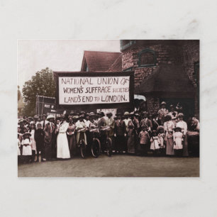 Cartão Postal Grupo de Sufrágio das Mulheres com Banner