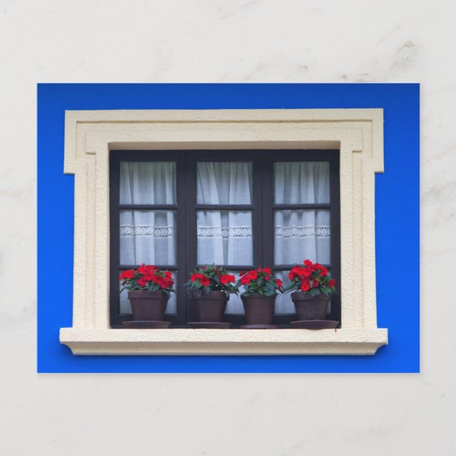 Cartão Postal Habitação residencial com flores nas janelas (Frente)