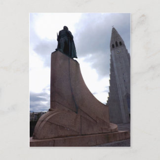 Cartão Postal Hallgrímskirkja e estátua de Leifur Eiríksson