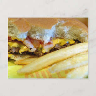 Cartão Postal Hambúrguer com queijo e batatas fritas