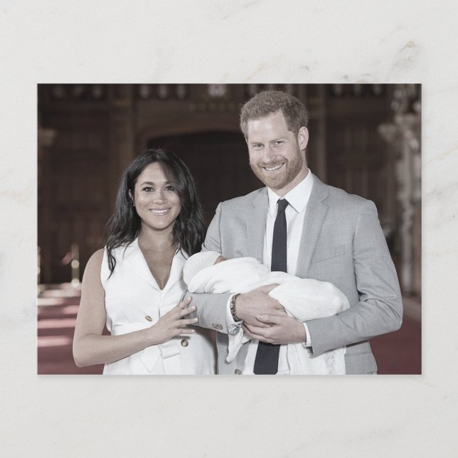 Cartão Postal Harry Meghan Archie estilizado (Frente)