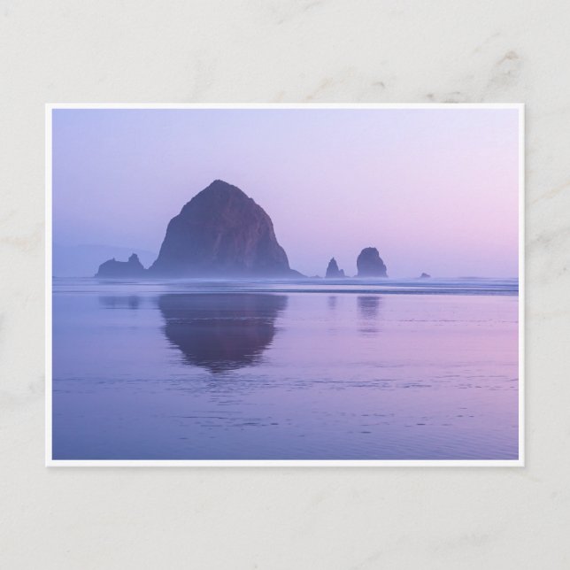Cartão Postal Haystack Rock Cannon Beach em Dusk (Frente)