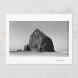 Cartão Postal Haystack Rock em Cannon Beach, Oregon Photoshot