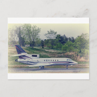 Cartão Postal HDRBlackTailPlaneRedStripesOnRunway-.jpg