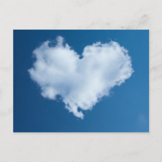 Cartão Postal Heart-shaped cloud in blue sky card