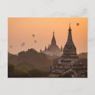Cartão Postal Heißluftballons über Bagan in Myanmar Postkarte
