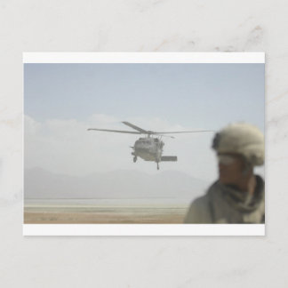 Cartão Postal Helicóptero apanhando tropas