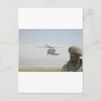 Cartão Postal Helicóptero apanhando tropas