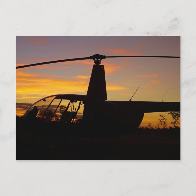 Cartão Postal Helicóptero Robinson R44 no pôr do sol (Frente)