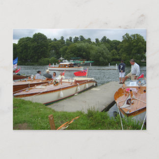 Cartão Postal Henley on Thames, barcos motorizados tradicionais