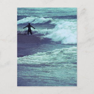 Cartão Postal Homem em ondas do mar