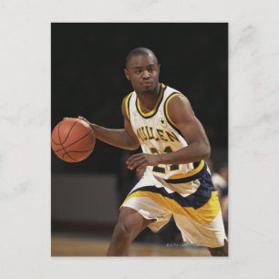 Cartão Postal Homem jogando basquete 2
