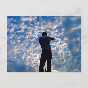 Cartão Postal Homem nas Nuvens