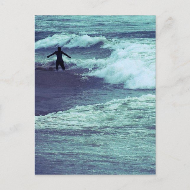 Cartão Postal Homem nas ondas do mar (Frente)