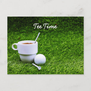 Cartão Postal Hora do tee de golfe com xícara de chá na grama ve