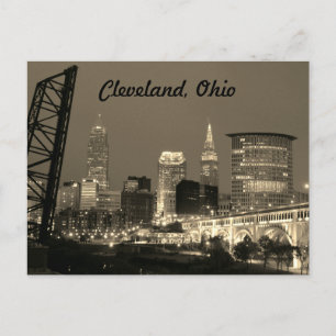 Cartão Postal Horizonte de Cleveland Ohio em Sepia Noturno