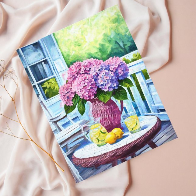 Cartão Postal Hydrangea roxa com limonada em varanda (Share sunny greetings with this vibrant hydrangea and lemonade summer postcard.)