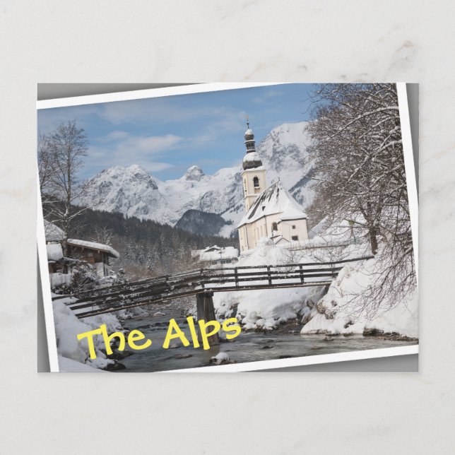 Cartão Postal Igreja na neve com montanhas alpinas no inverno (Frente)