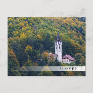 Cartão Postal Igreja numa floresta em queda na Eslovênia