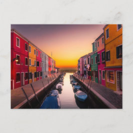Cartão Postal Ilha pitoresca de Burano ao pôr do sol Veneza Itál