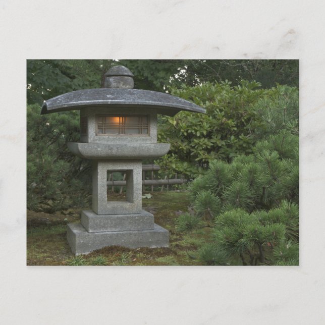 Cartão Postal Illuminated stone lantern in Japanese Garden (Frente)