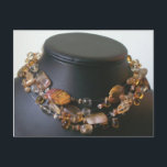 Cartão Postal Illusion Necklace<br><div class="desc">Cartão postal de colar de ilusão. Imagem usada é minha própria Fotografia de um colar que fiz,  Este é um Cartão-Postal Personalizável</div>