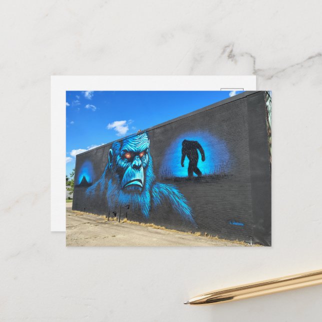 Cartão Postal Incrível Sasquatch em Azul (Frente/Verso In Situ)