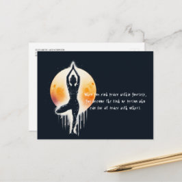 Cartão Postal Instrutor de Meditação de Yoga Pose da Árvore Lua