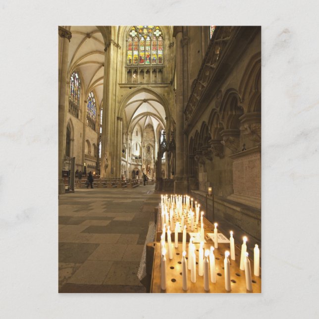 Cartão Postal Interior da Rua. Catedral de Peter em Regensburg (Frente)