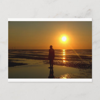 Cartão Postal Iron Men Sculture at Sunset, Crosby, Liverpool UK