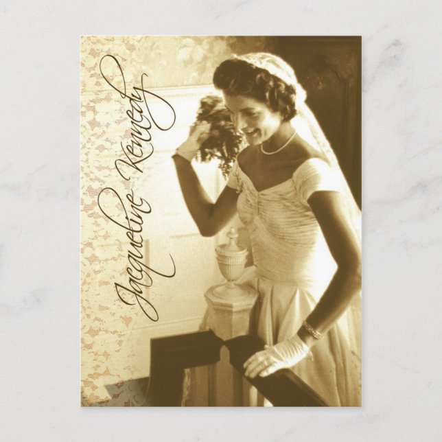 Cartão Postal Jacqueline Kennedy jogando sua buquê de casamento (Frente)