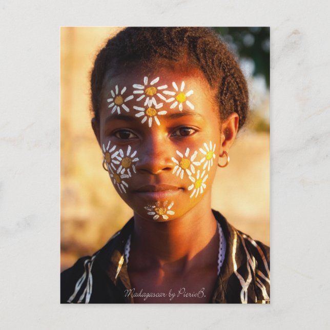 Cartão Postal Jeune femme Nosibéenne (Frente)