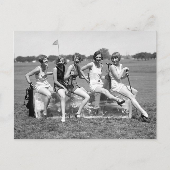 Cartão Postal Jogadores de golfe bonito da menina, 1920 (Frente)