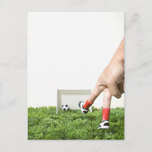 Cartão Postal Jogando uma bola de futebol imitando dedos