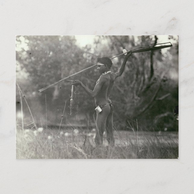 Cartão Postal Jovem huter aborígene com lança e mulher (Frente)