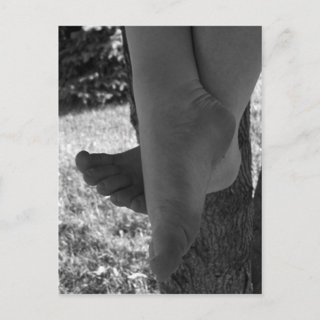Cartão Postal Jovem Pés Preto e Branco (Frente)