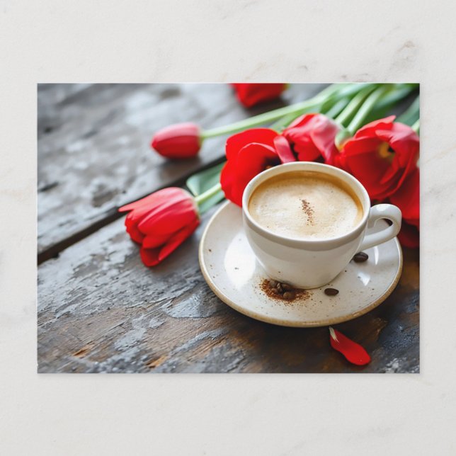 Cartão Postal Kaffeetasse auf rustikalem Grund mit roten Tulpen (Frente)