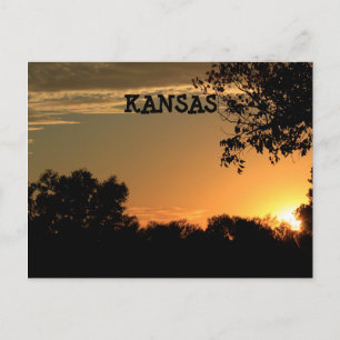 Cartão Postal Kansas Sunset com placa de Posto Silhouette de Árv