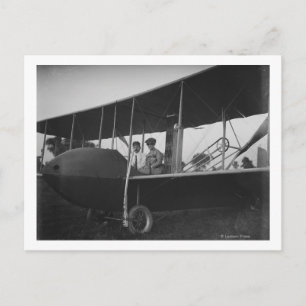 Cartão Postal Katharine Wright com Orville no modelo HS