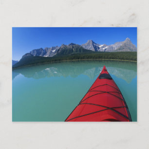 Cartão Postal Kayaking no lago de aves aquáticas abaixo do pico
