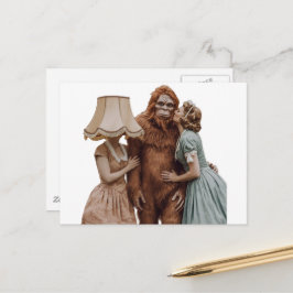 Cartão Postal Kissing Sasquatch