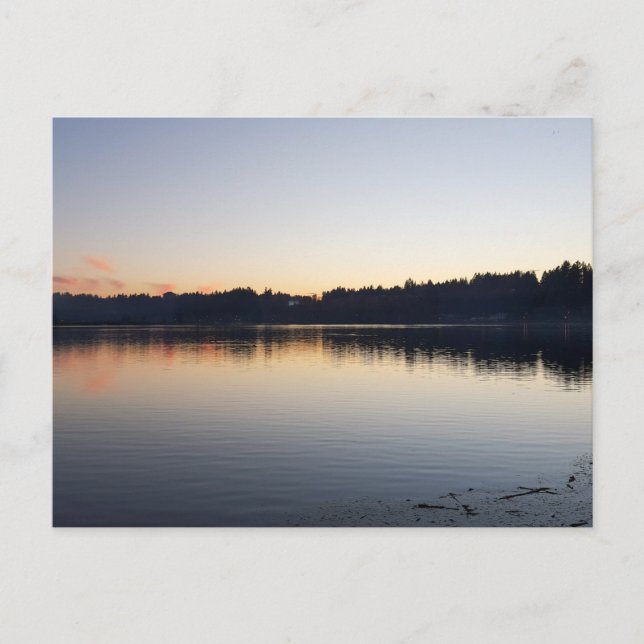 Cartão Postal Lago Tranquilo ao Crepúsculo (Frente)