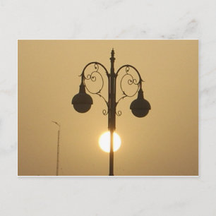 Cartão Postal Lâmpada de rua Vintage pôr do sol vitoriano.png