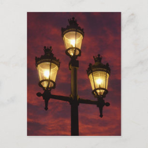 Cartão Postal Lanterna de luz de rua belo céu colorido