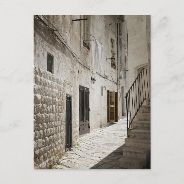 Cartão Postal Lavadeira pendurada para secar num beco em Itália (Frente)