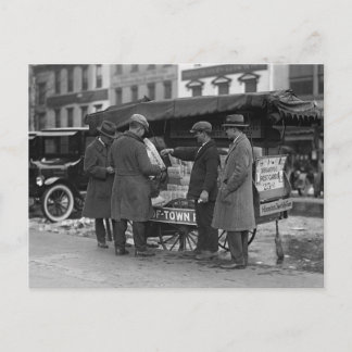 Cartão Postal Lendo as Notícias, 1925