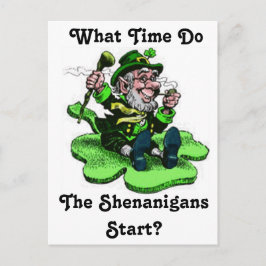 Cartão Postal Leprechaun Sentado Em Um Shamrock
